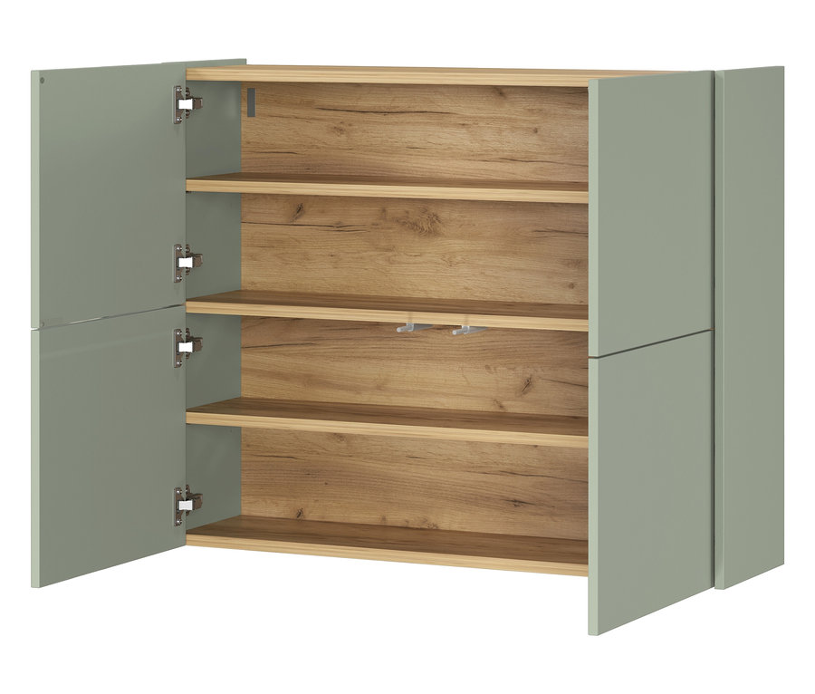 Ein offener, hellgrüner Schrank mit drei Regalen aus hellem Holz.