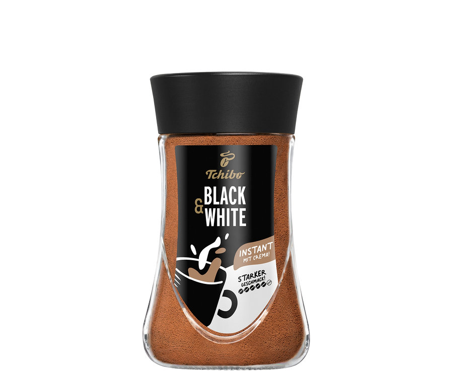 Nahaufnahme eines Glases Tchibo BLACK & WHITE Instantkaffee - 180 g Instantkaffee.