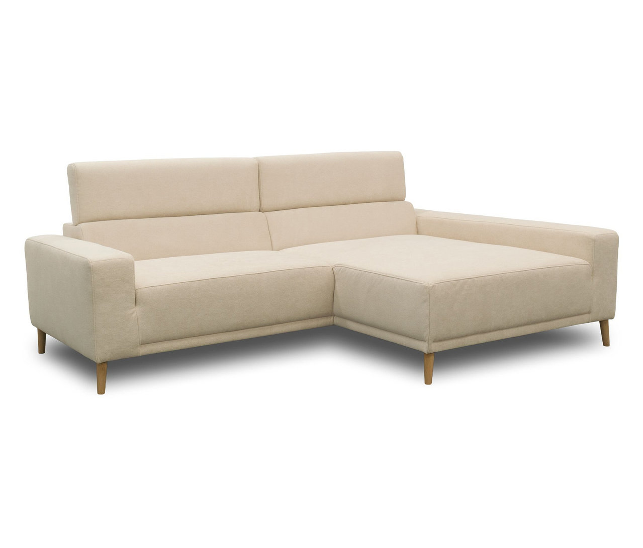 Cremefarbenes DOMO Sofa "Malmö" mit Longchair rechts, verstellbaren Kopfstützen und Holzfüßen.