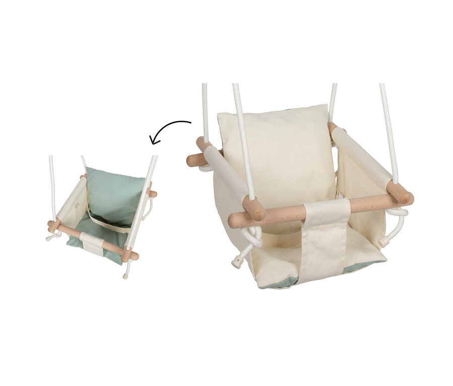 Zwei Ansichten der small foot Babyschaukel »Komfort«: links eine kompakte Version mit hellgrünem Kissen, rechts eine größere mit cremefarbenem Kissen.