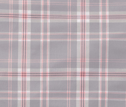 Detailaufnahme von grauer Flanell-Bettwäsche mit Karomuster in Grau, Weiß und Rosa.