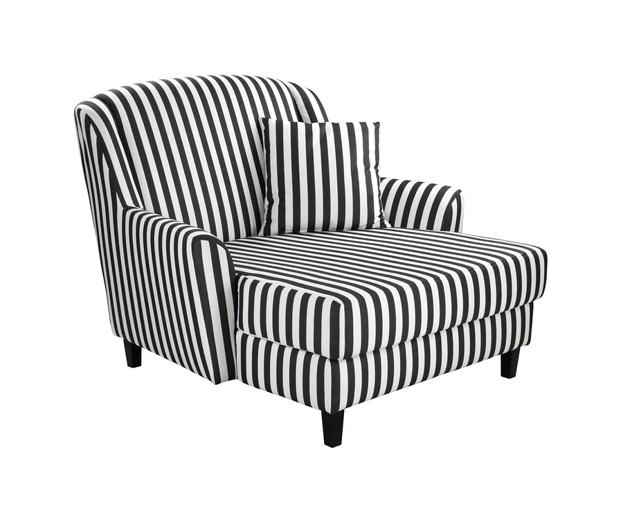 Schwarz-weiß gestreifte Chaiselongue mit passendem Kissen und dunklen Holzbeinen.