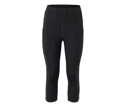 Schwarze, knielange Leggings mit hohem Bund.