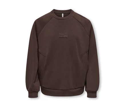 Dunkelbraunes Rundhals-Sweatshirt mit Raglanärmeln, gerippten Bündchen und Saum sowie einem rechteckigen, geprägten Aufnäher auf der Brust.