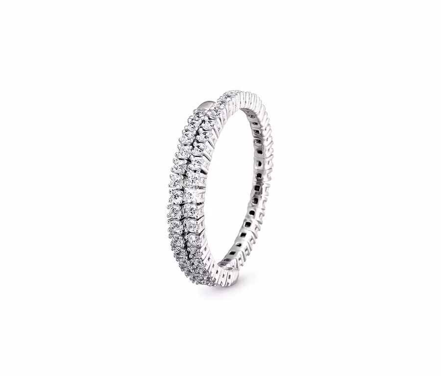 Nahaufnahme von zwei flexiblen Memoire-Ringen aus 925er Silber mit Zirkonia »Premium Collection«.