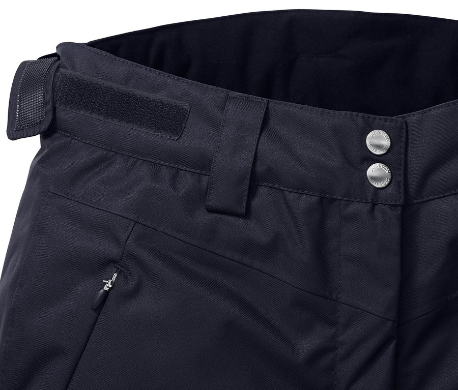 Detailaufnahme einer Skihose.