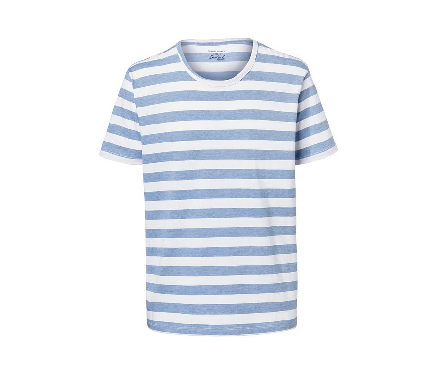 Ein blau-weiß gestreifter Shorty-Pyjama.