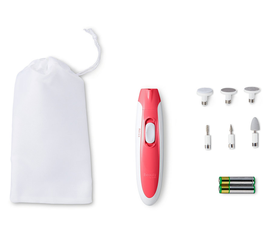 Ein Maniküre- und Pediküre-Gerät Set mit einem weißen Beutel, einem pinkfarbenen Gerät und verschiedenen Aufsätzen.