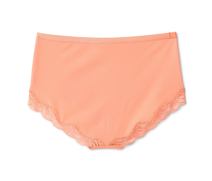 Pfirsichfarbener Bodyforming-Slip mit Spitze liegt auf einem weißen Hintergrund.