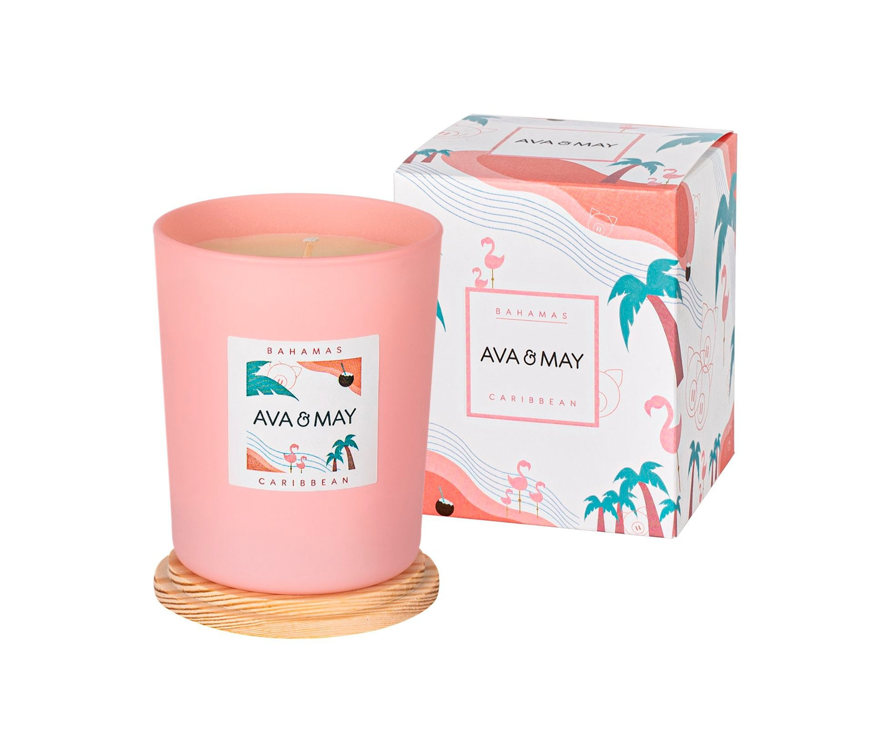 Rosa Duftkerze »Bahamas« von Ava&May auf einem Holzuntersetzer neben einer Schachtel.