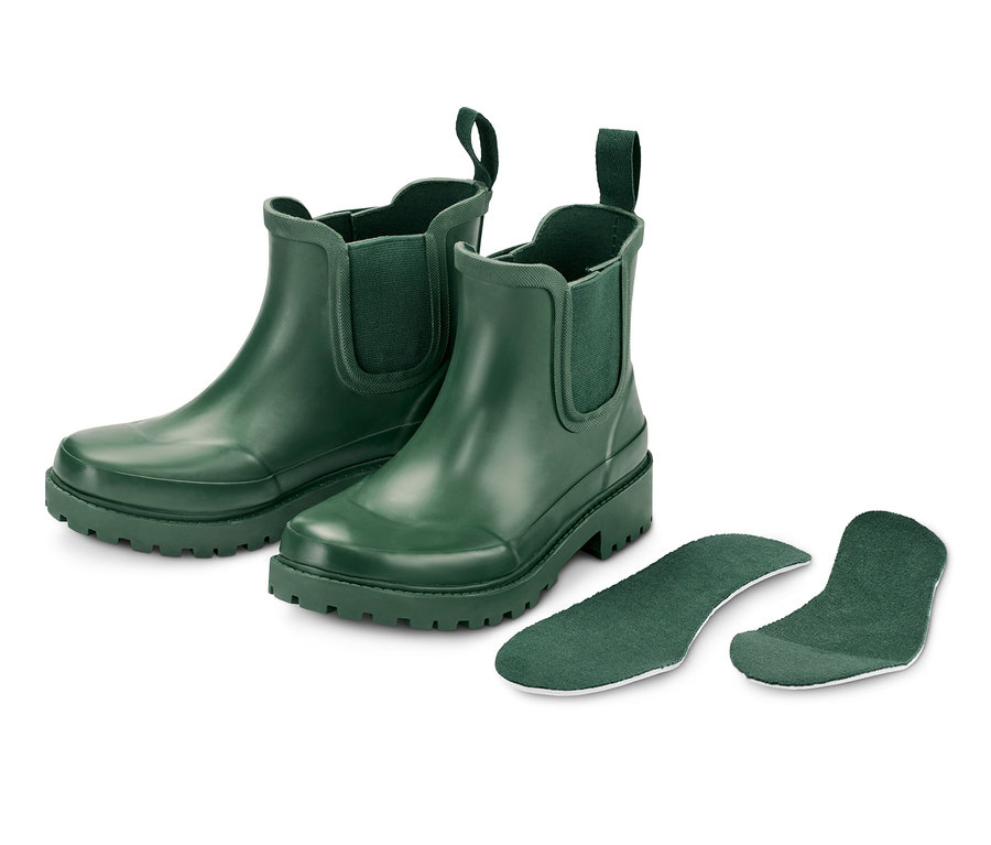Grüne Regenstiefeletten und Einlegesohlen.