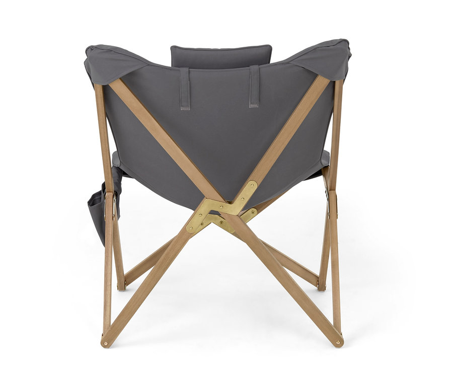 Rückansicht eines faltbaren Schmetterlingsessels mit Seitentasche und eines faltbaren Relax-Sessels.