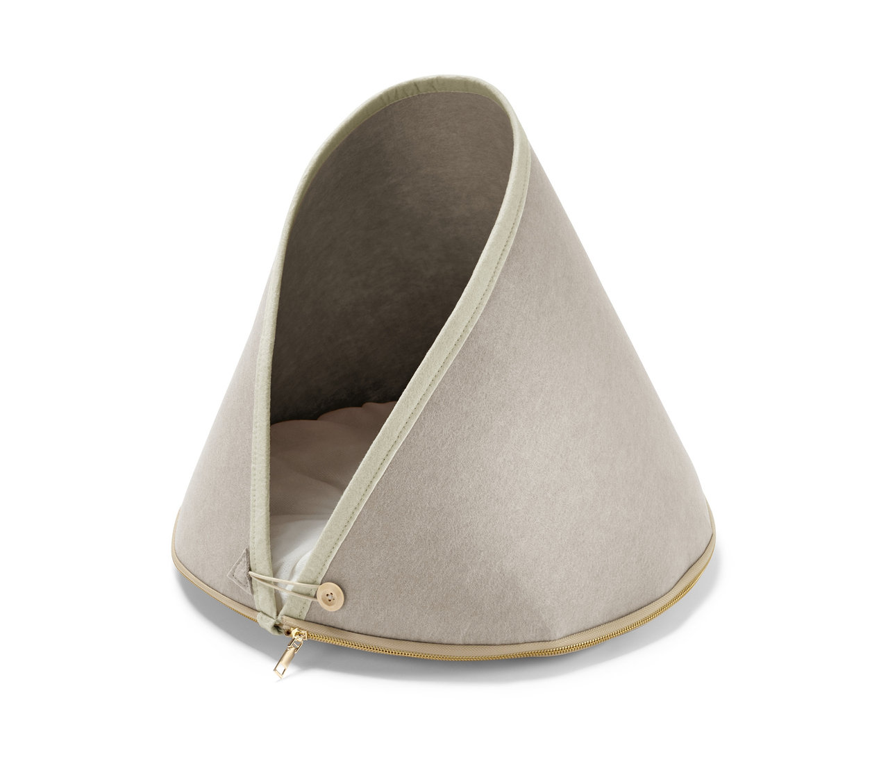 Beige Katzenhöhle mit Kissen.
