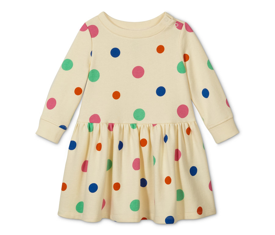 Ein beiges Sweatkleid mit langen Ärmeln und bunten Punkten.