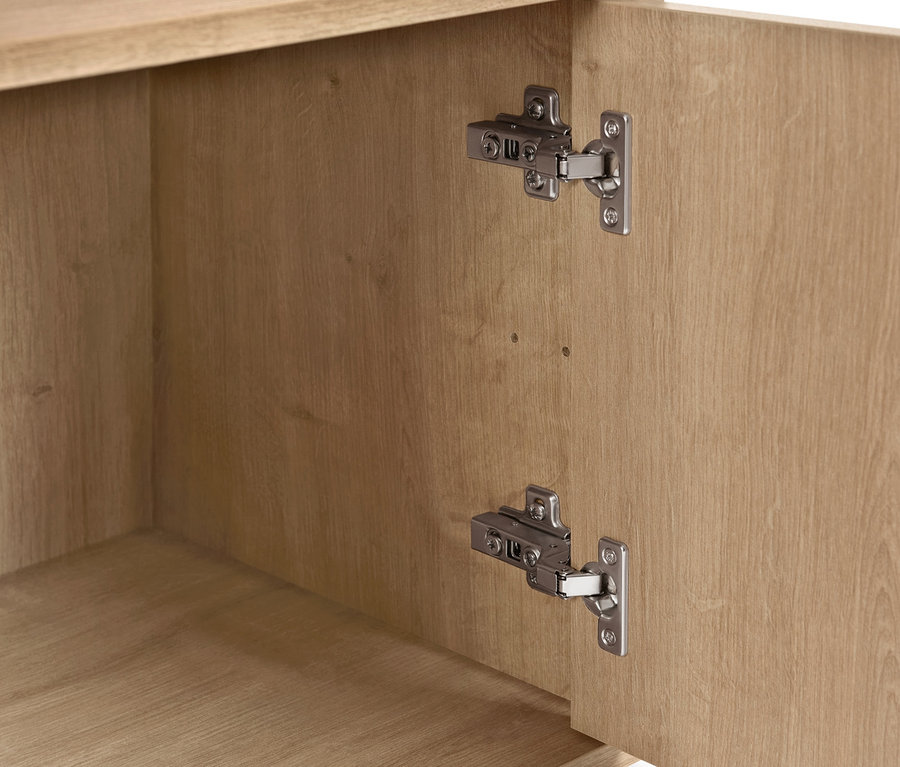 Detailansicht des Regalmoduls »Flemming«, ca. 37,5 x 37,5 cm, mit Tür, Eichendekor, wobei die Tür geöffnet ist.