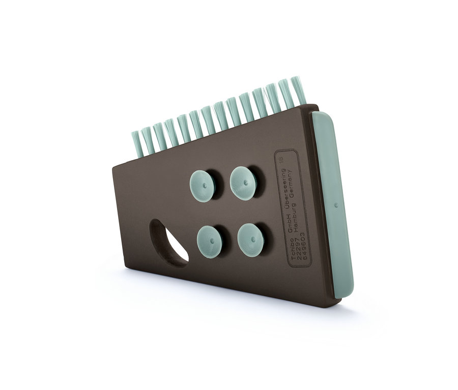 Braune Universal-Küchenbürste mit blaugrünen Borsten und Saugnäpfen.