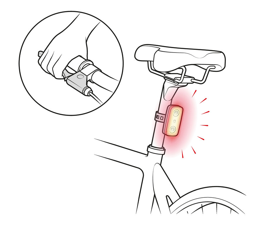Hand hält Fahrradlenker und Fahrrad hat Fahrrad-Rücklicht mit Bremslichtfunktion.
