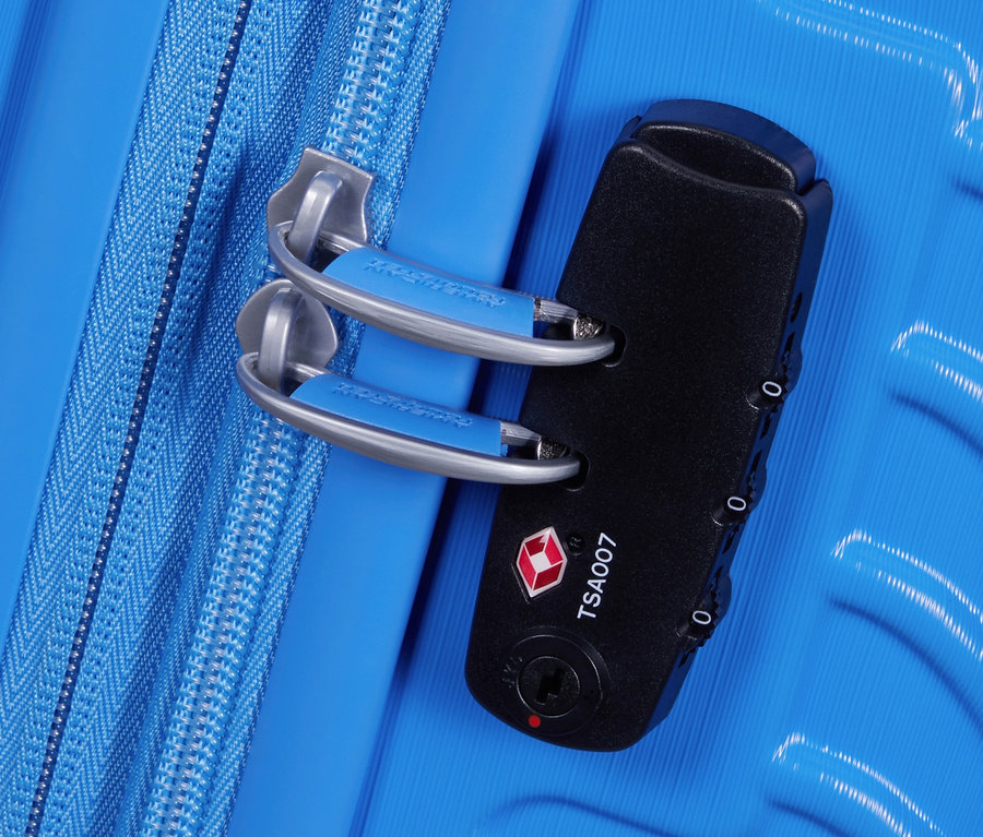 Detailaufnahme eines blauen American Tourister »Mickey Clouds« Spinner Koffers mit Reißverschluss und TSA-Schloss.