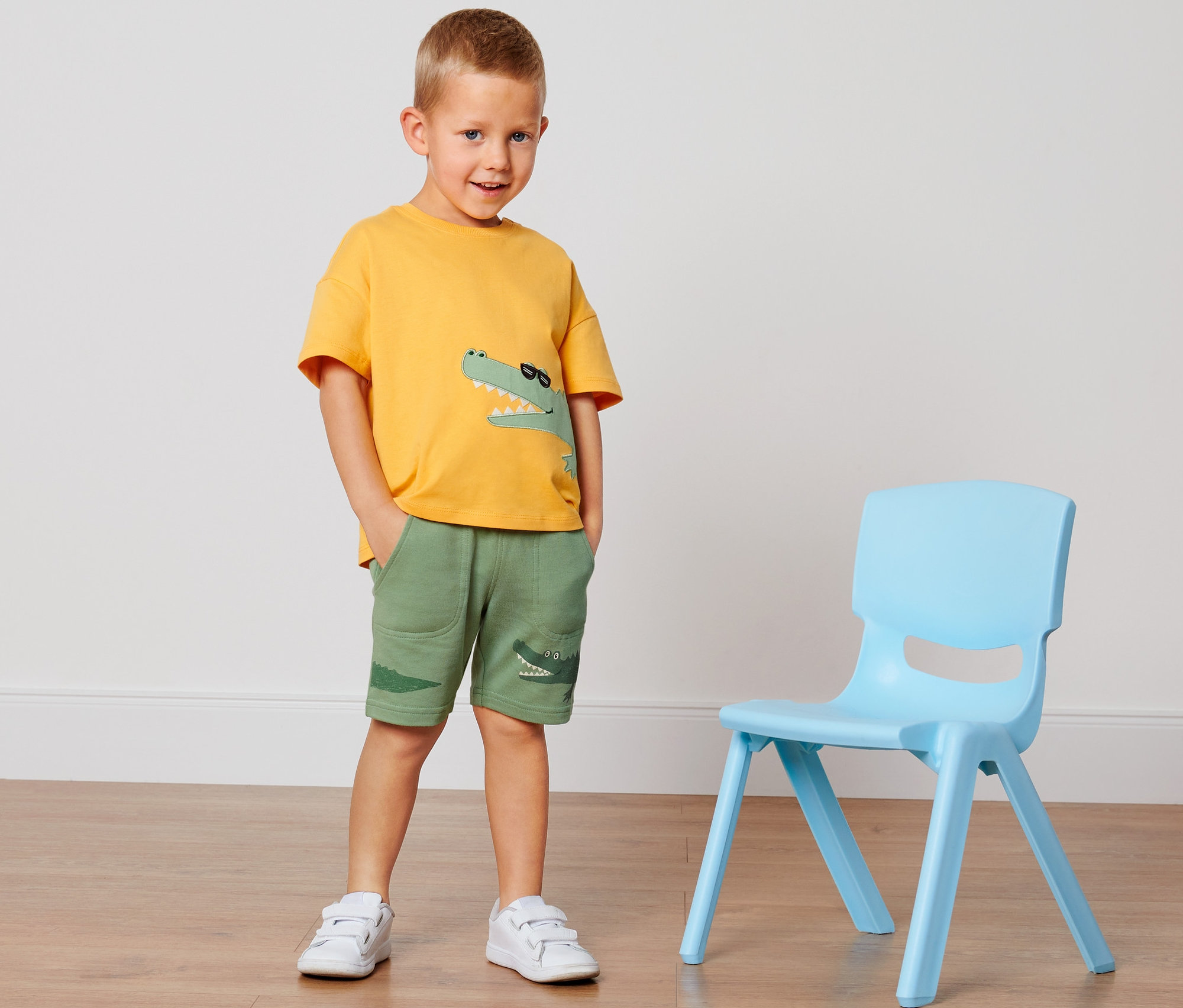 Thumbnail - Tchibo - Kinder-Sweatshorts - Gr. 122/128 - grün/print