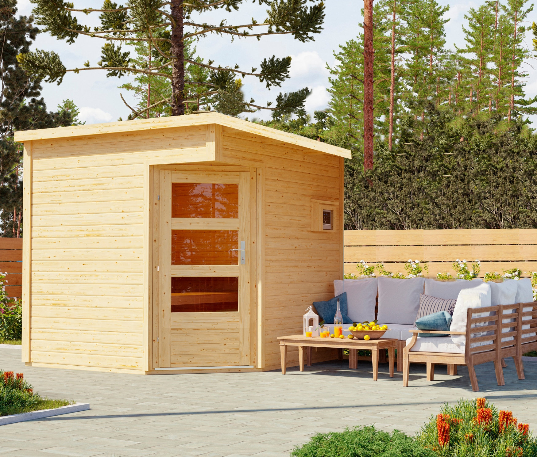 Außenansicht des naturbelassenen Karibu Saunahauses »Paula« mit 9-kW-Bio-Ofen neben einer hölzernen Terrasse mit Sitzgelegenheiten.