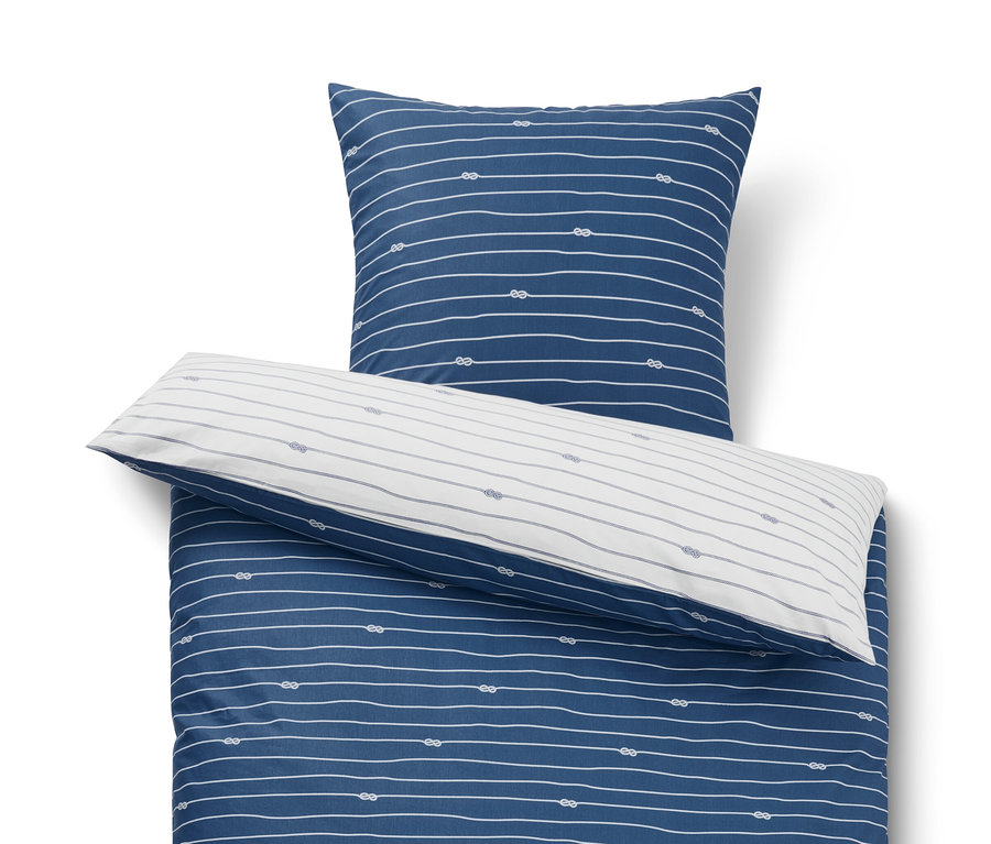 Eine marineblaue Perkal-Bettwäsche in Normalgröße mit weißen Streifen und Knotenmuster, bestehend aus einem Kissen- und einem Bettbezug.