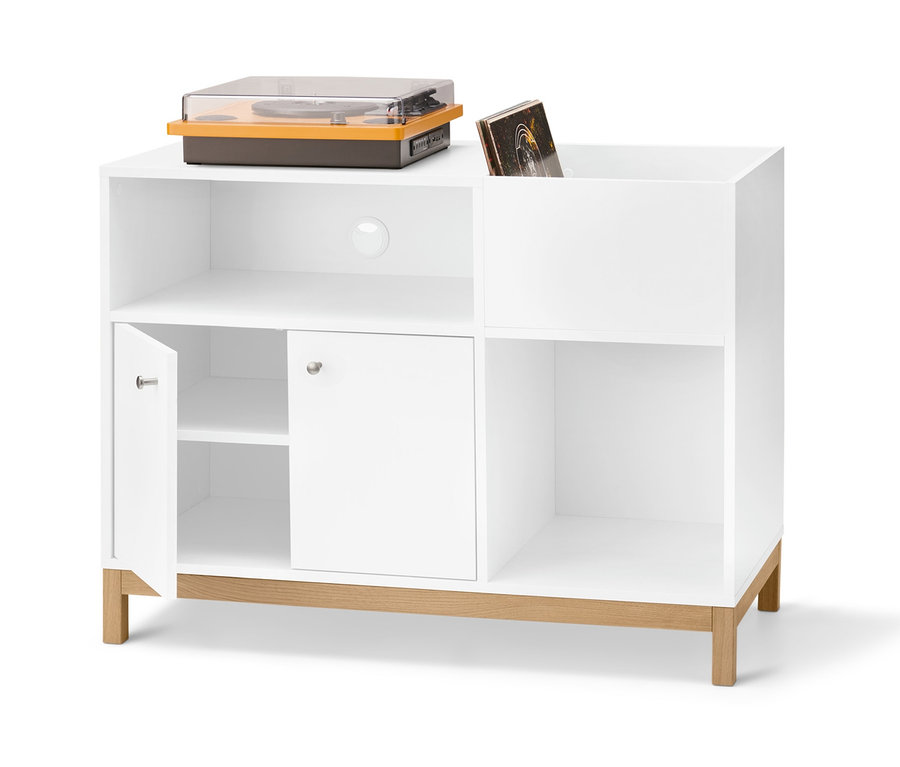 Weißer Schallplattenschrank mit einem Plattenspieler oben drauf und einer Schallplatte in einem offenen Regal.