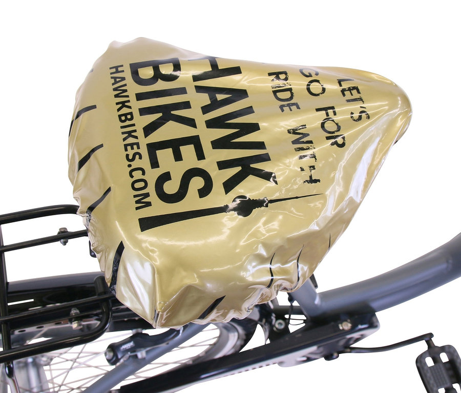 Detailaufnahme eines grauen HAWK Bikes Fahrrads mit einer Hülle über dem Sattel, die mit HAWK BIKES beschriftet ist.