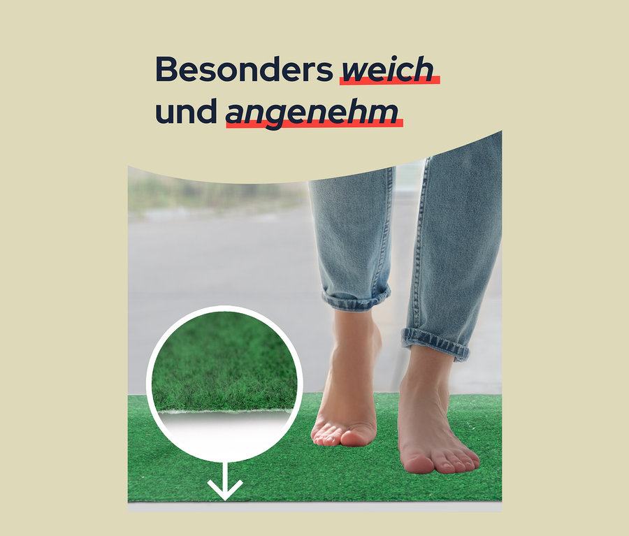 Füße in Jeans stehen auf anthrazitfarbenem Primaflor Rasenteppich Comfort.