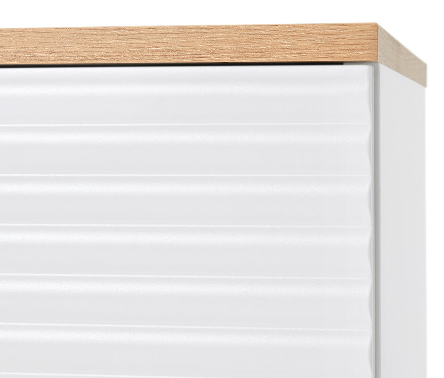 Detailansicht einer weißen Sitzbank mit Stauraum und einer Holzplatte.