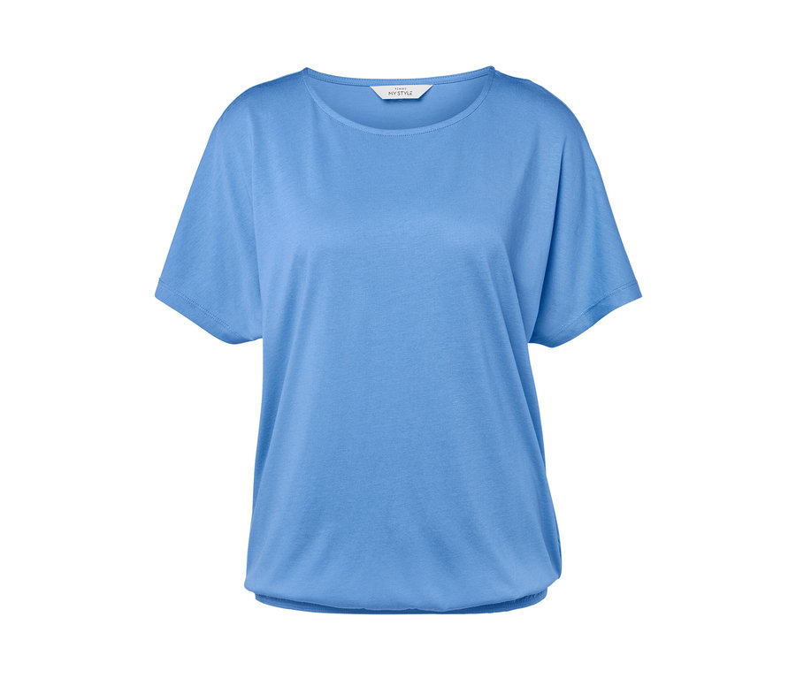 Hellblaues Blusenshirt.