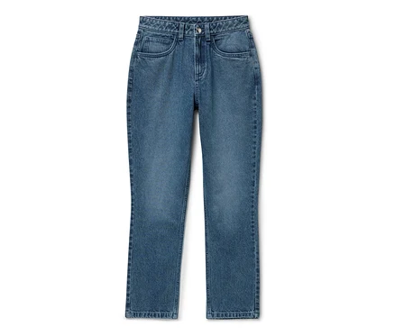 Eine blaue Kinder-Jeans – Fit »Jonas« liegt auf einem weißen Hintergrund.
