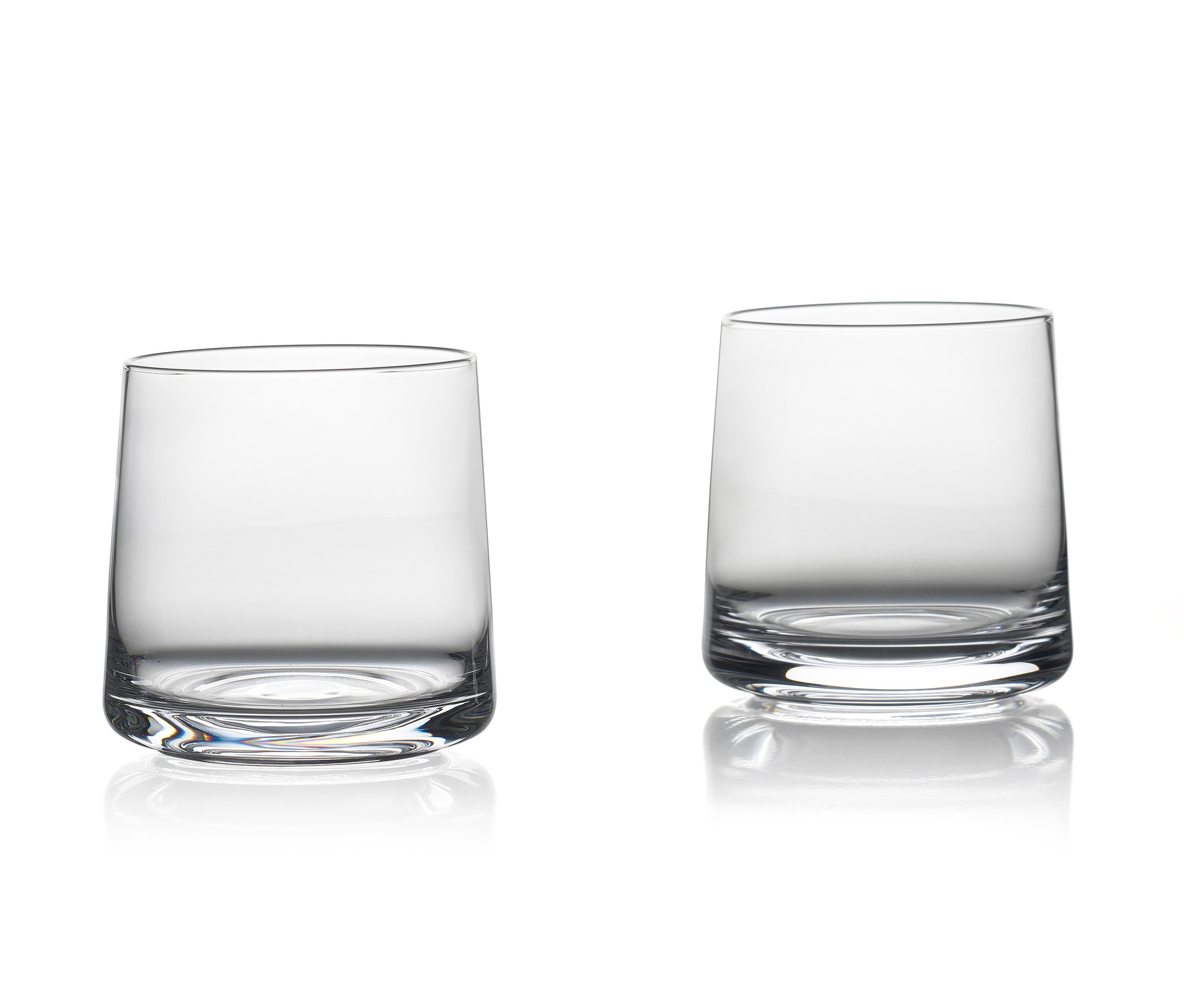 Zwei Gläser auf einem weißen Hintergrund. ZONE DENMARK-Wideball-Gläser-Set »Rocks«, ca. 9 cm