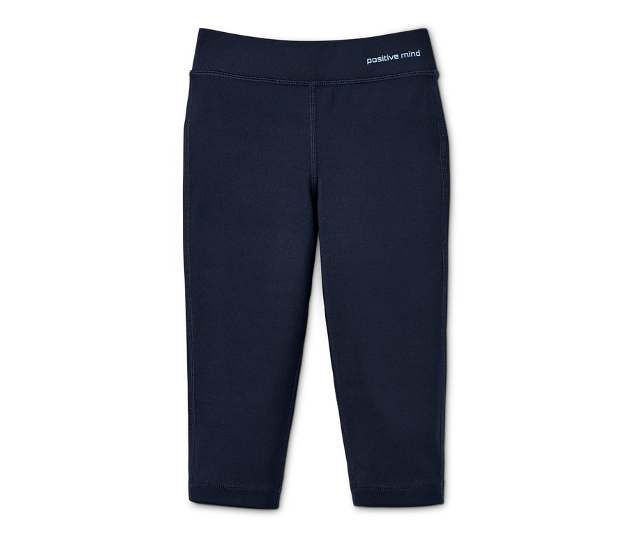 Eine marineblaue 3/4-Sporttights mit recyceltem Material im Set.