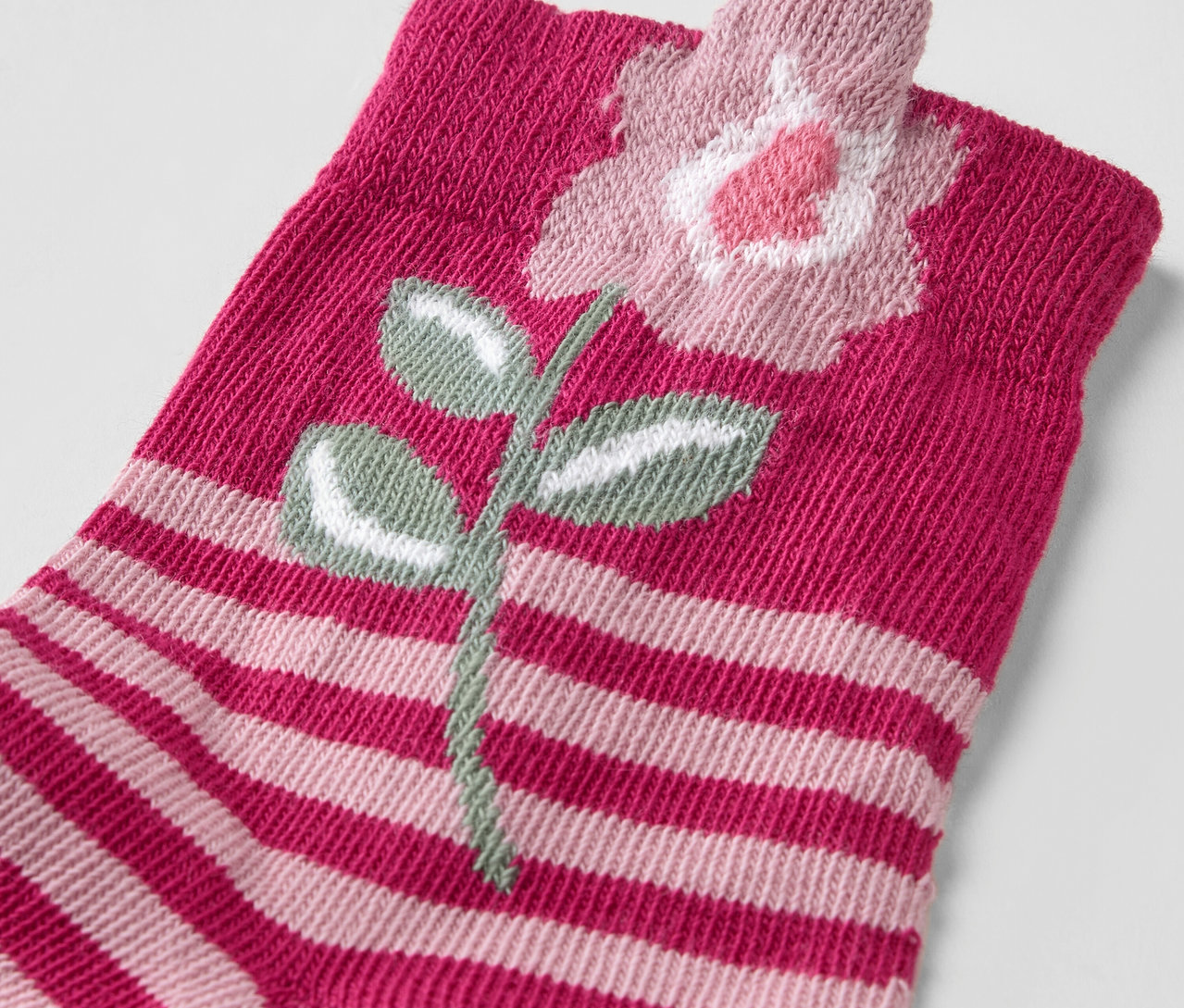 Detail einer Kinder-Socke mit Blumenmotiv aus 5 Paar Kinder-Socken, Blumen.