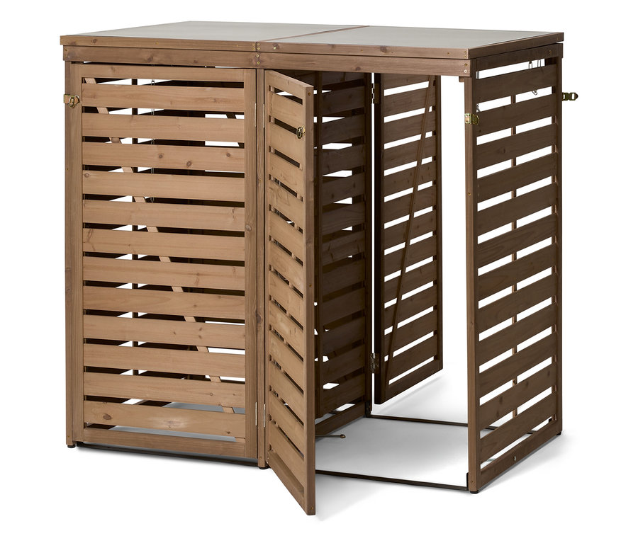 Geöffneter, hölzerner Gartenschrank mit horizontalen Lamellen und einem hellen Oberteil.