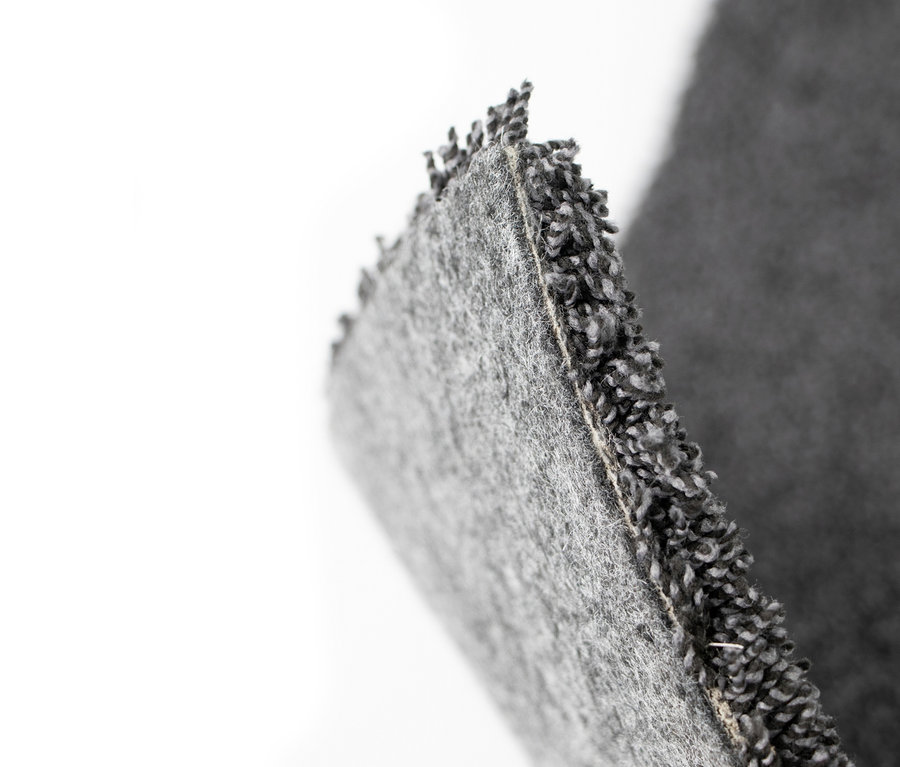 Nahaufnahme eines Teppichs »Jane« in Grau und Anthrazit.