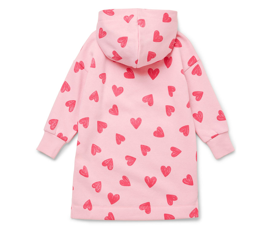 Rosa Kapuzenkleid mit roten Herzen.