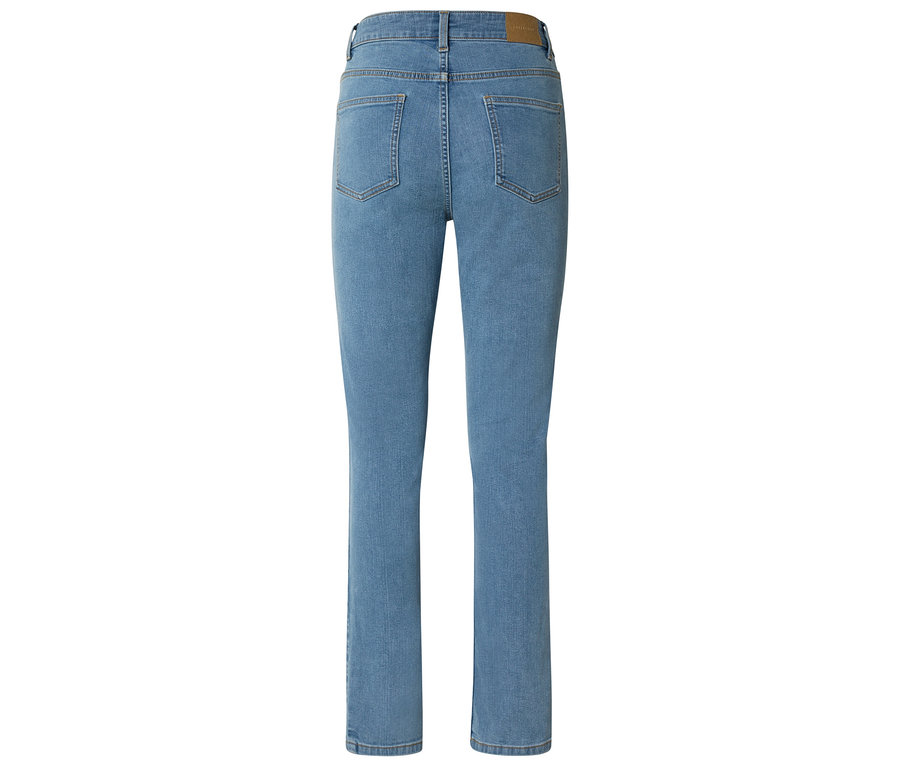 Rückansicht einer hellblauen Jeans mit geradem Bein und Taschen.