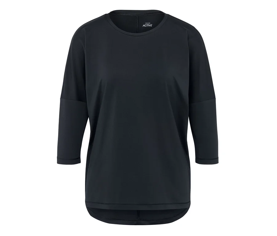 Schwarzes T-Shirt mit Dreiviertelärmeln.
