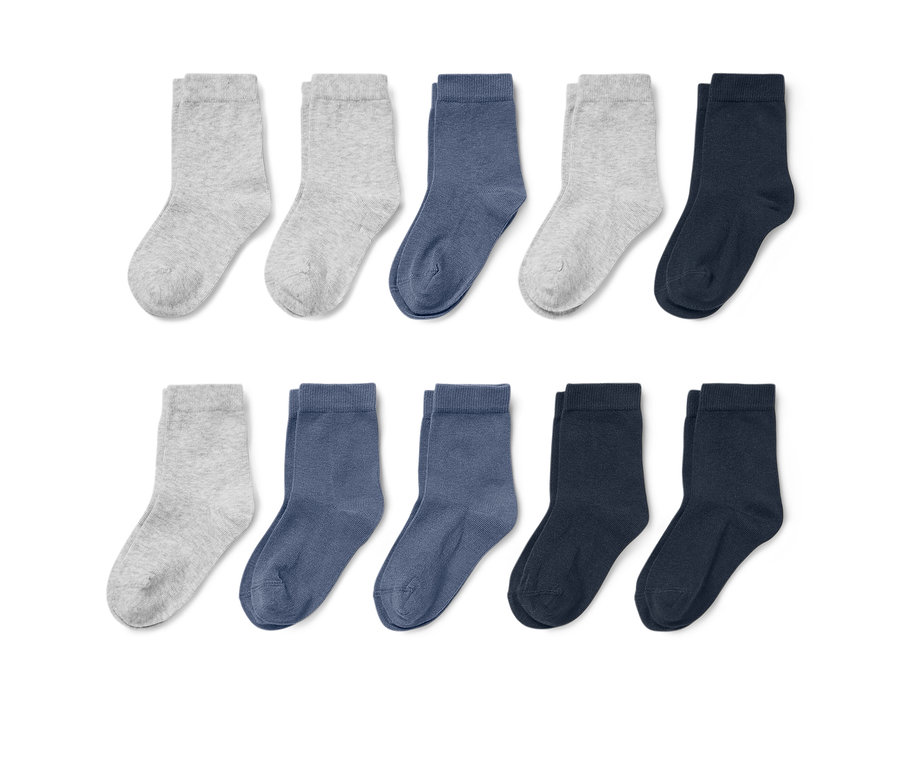 Zehn Paar Socken: drei grau, drei blau und vier dunkelblau.