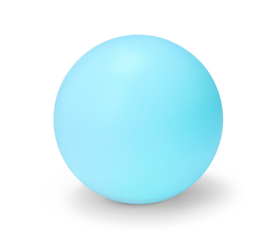 Eine hellblaue Solar-Kugelleuchte mit Farbwechsel.