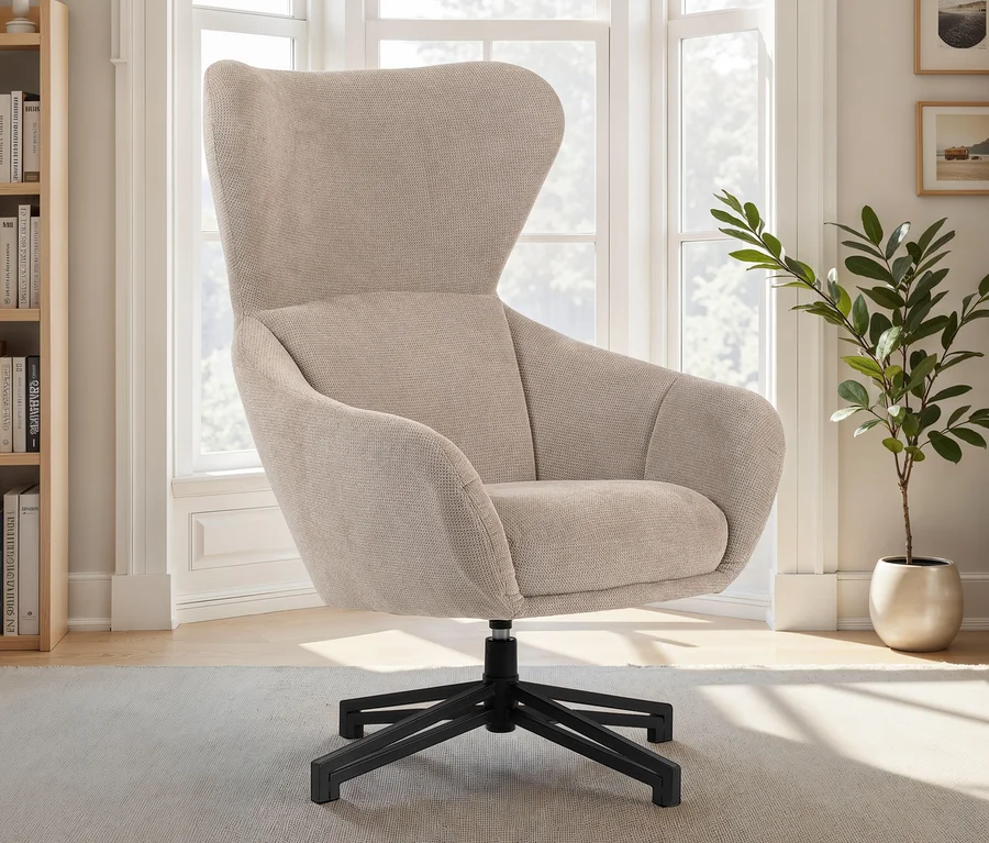 DeVries Relaxsessel »Marconia«, beige, mit hoher Rückenlehne und schwarzem Drehfuß, in einem Raum mit Fenster, Bücherregal und Pflanze.