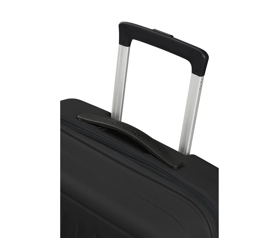 Schwarzer American Tourister »Rejoy Spinner« Koffer mit ausgefahrenem Teleskopgriff und einem Tragegriff auf der Oberseite.