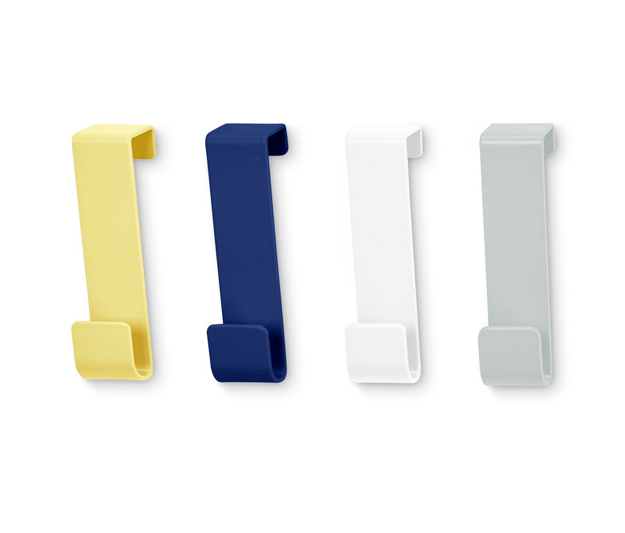 Vier Türhaken in Gelb, Blau, Weiss und Grau.
