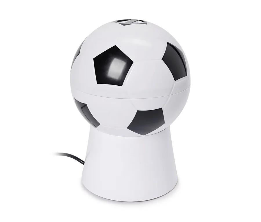 Eine Lampe in Form eines Fußballs steht auf einem weißen Sockel.