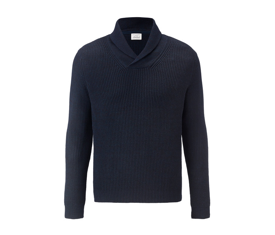 Marineblauer Grobstrickpullover mit Schalkragen.