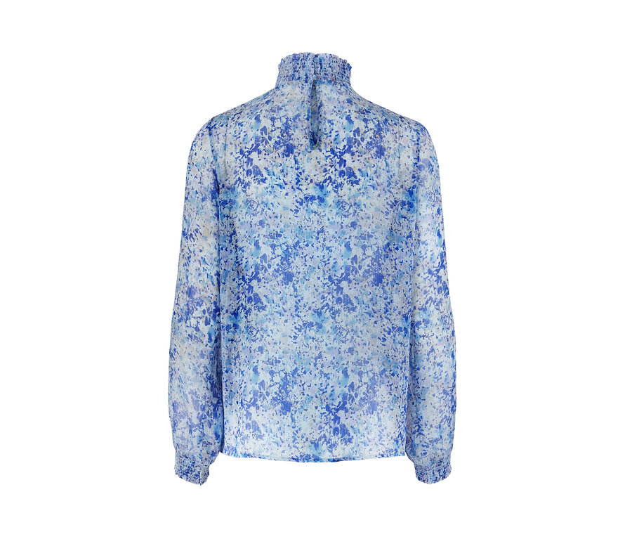 Eine blaue Bluse mit Stehkragen und langen Ärmeln.