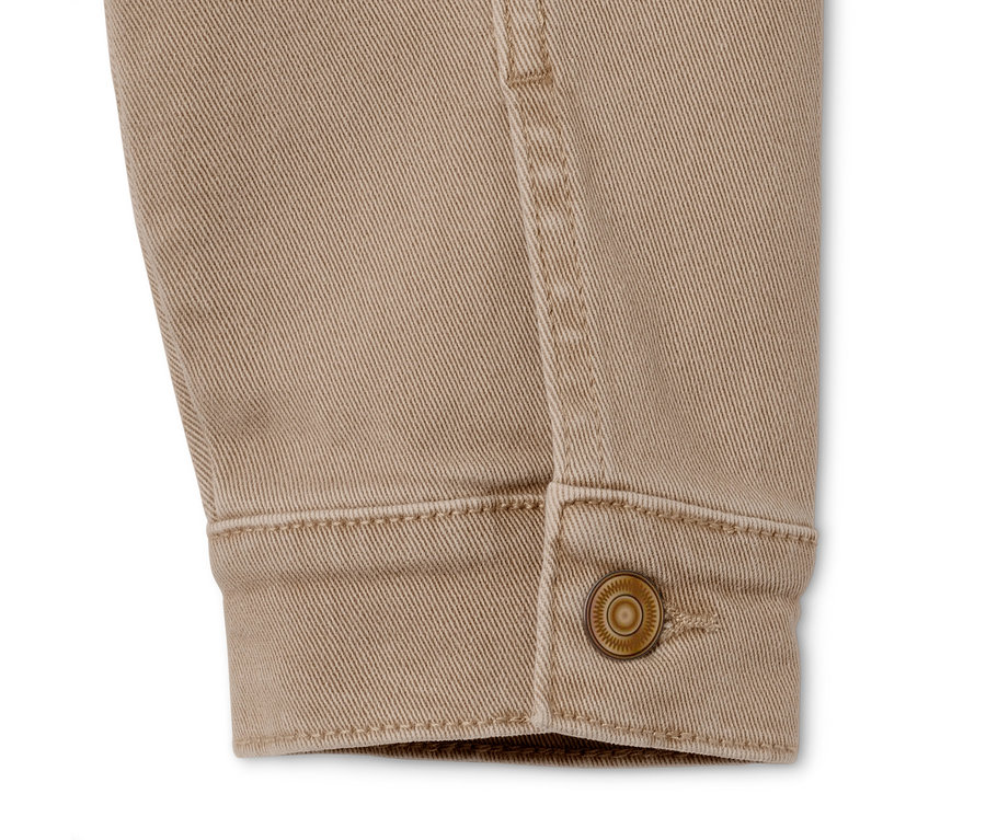 Detailansicht einer Denimjacke.