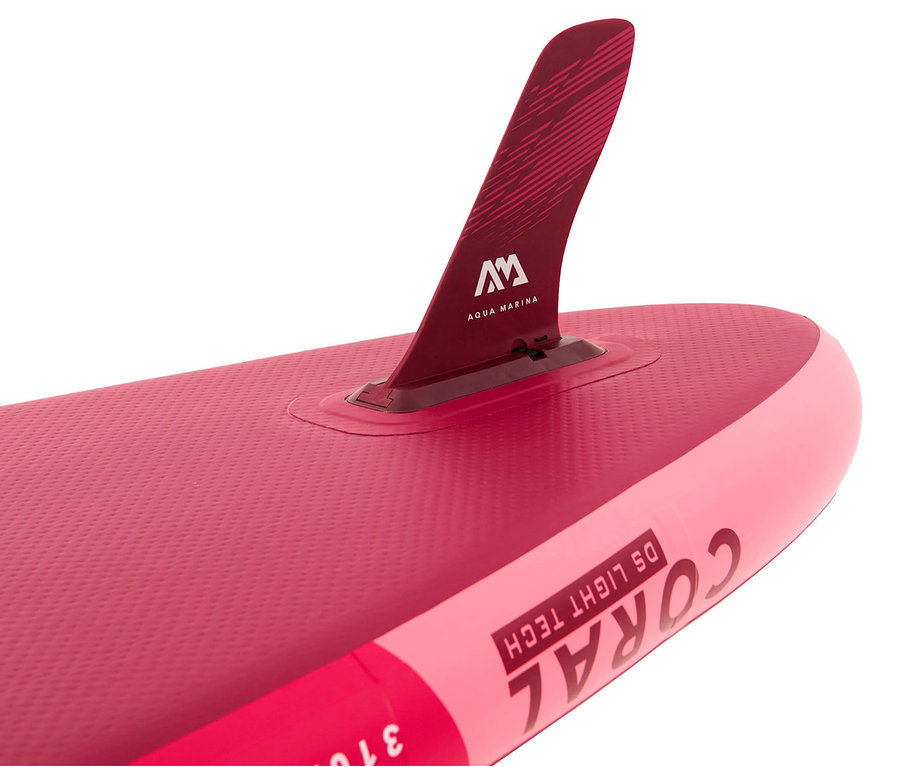 Detailaufnahme eines rot-pinken Aqua Marina SUP-Boards »Coral« mit befestigter Finne.