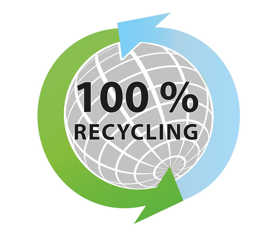Logo „100 % Recycling“ mit Erdkugel und Pfeilen.
